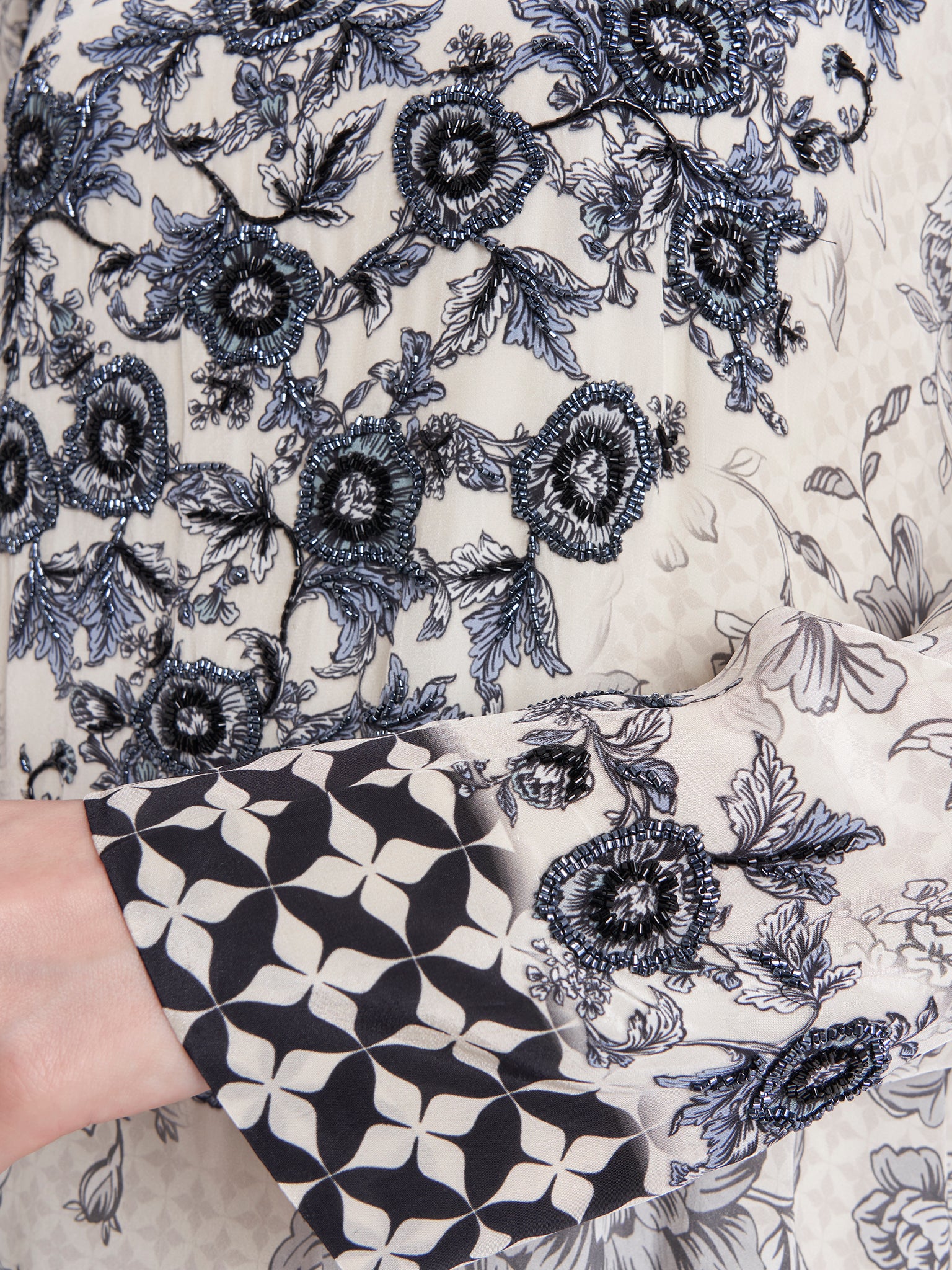 Floral Print Crepe Handwork Jalabiya (VDU769) - Image 5
