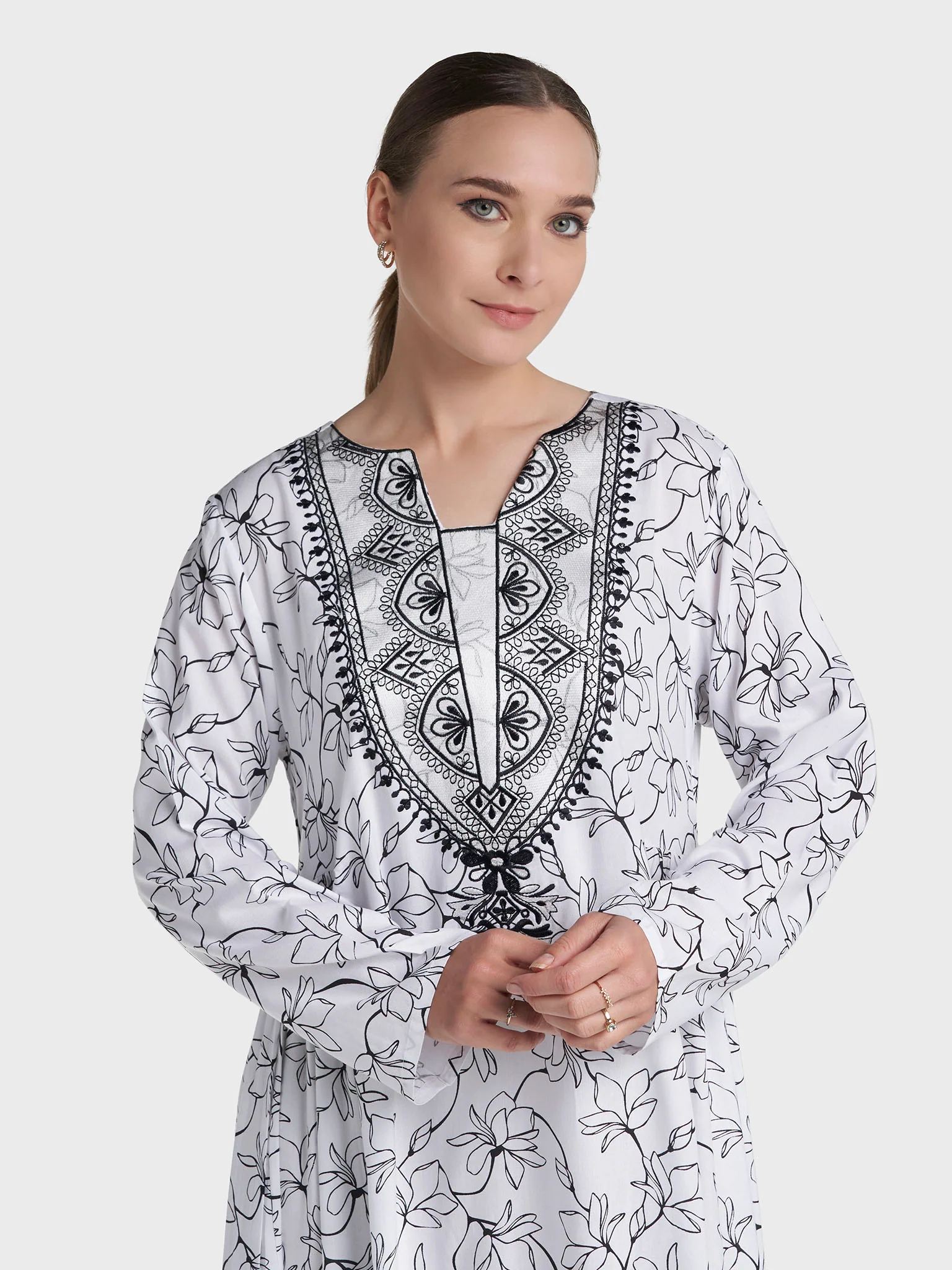 White Colour Machine Embroidery Rayon Floral Printed Jalabiya (VW503)