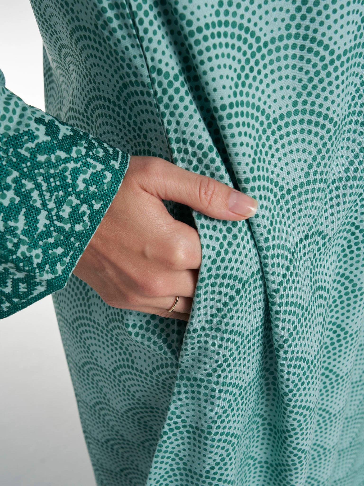 Dusty Green Colour Cross Stitched Rayon Abstract Printed Jalabiya (VG3120) - Image 6